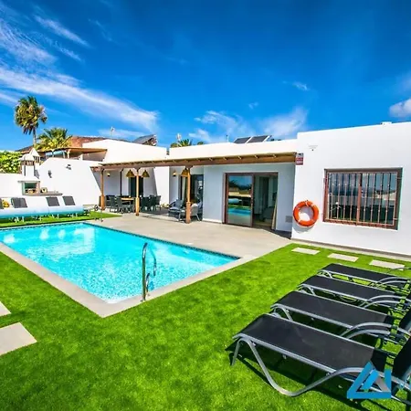 222 - Noches De Luna By Now Ltd Villa Playa Blanca (Lanzarote)