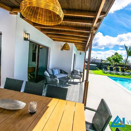 222 - Noches De Luna By Now Ltd *